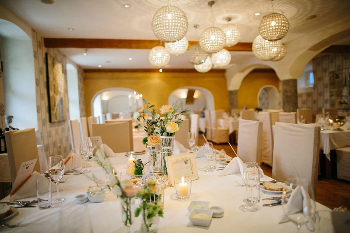 Hochzeit: Feiern Sie Ihre Hochzeit im Schloss Leonstain in Pörtschach am Wörthersee.
Foto © henrywelischweddings.com - Hotel Schloss Leonstain