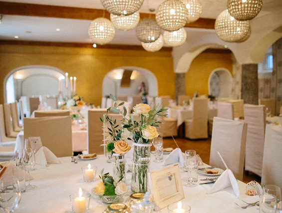 Hochzeit: Feiern Sie Ihre Hochzeit im Schloss Leonstain in Pörtschach am Wörthersee.
Foto © henrywelischweddings.com - Hotel Schloss Leonstain