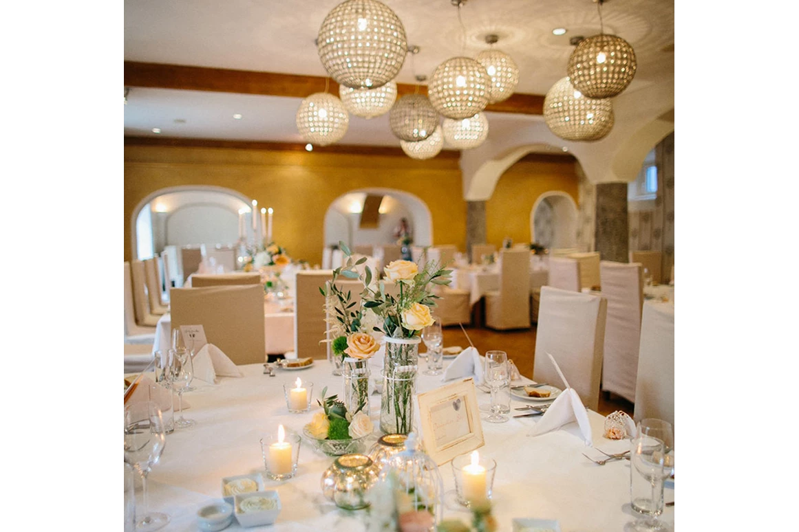Hochzeit: Feiern Sie Ihre Hochzeit im Schloss Leonstain in Pörtschach am Wörthersee.
Foto © henrywelischweddings.com - Hotel Schloss Leonstain