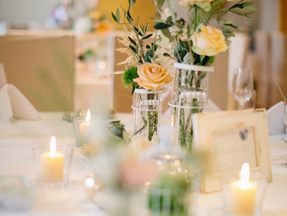 Hochzeit: Feiern Sie Ihre Hochzeit im Schloss Leonstain in Pörtschach am Wörthersee.
Foto © henrywelischweddings.com - Hotel Schloss Leonstain