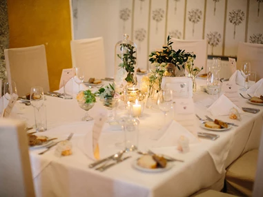 Hochzeit: Feiern Sie Ihre Hochzeit im Schloss Leonstain in Pörtschach am Wörthersee.
Foto © henrywelischweddings.com - Hotel Schloss Leonstain