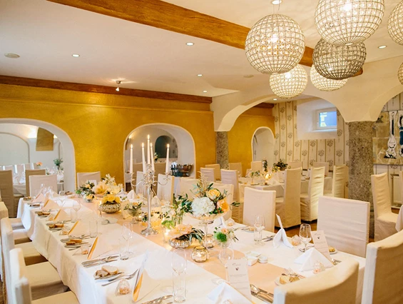 Hochzeit: Feiern Sie Ihre Hochzeit im Schloss Leonstain in Pörtschach am Wörthersee.
Foto © henrywelischweddings.com - Hotel Schloss Leonstain