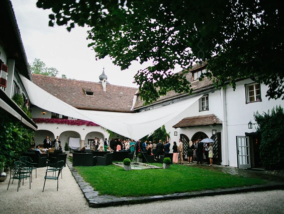 Hochzeit: Feiern Sie Ihre Hochzeit im Schloss Leonstain in Pörtschach am Wörthersee.
Foto © henrywelischweddings.com - Hotel Schloss Leonstain
