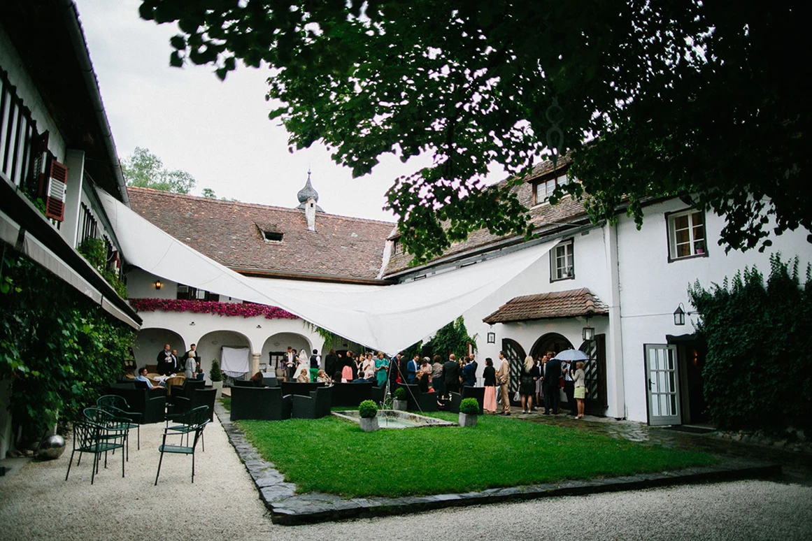 Hochzeit: Feiern Sie Ihre Hochzeit im Schloss Leonstain in Pörtschach am Wörthersee.
Foto © henrywelischweddings.com - Hotel Schloss Leonstain