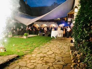 Hochzeit: Feiern Sie Ihre Hochzeit im Schloss Leonstain in Pörtschach am Wörthersee.
Foto © henrywelischweddings.com - Hotel Schloss Leonstain