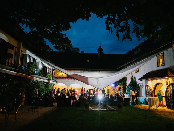 Hochzeit: Feiern Sie Ihre Hochzeit im Schloss Leonstain in Pörtschach am Wörthersee.
Foto © henrywelischweddings.com - Hotel Schloss Leonstain