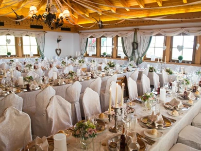 Hochzeit - PLZ 9155 (Österreich) - Hochzeitstafel für ca. 100 Personen im großen Saal E-Form - Gipfelhaus Magdalensberg