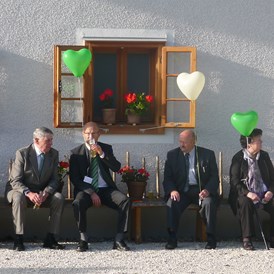 Hochzeit: gemütliche Gartenbank - Michlhof zu Haitzing, nähe Laakirchen