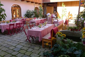 Hochzeit: wunderschöner Innenhof - Michlhof zu Haitzing, nähe Laakirchen