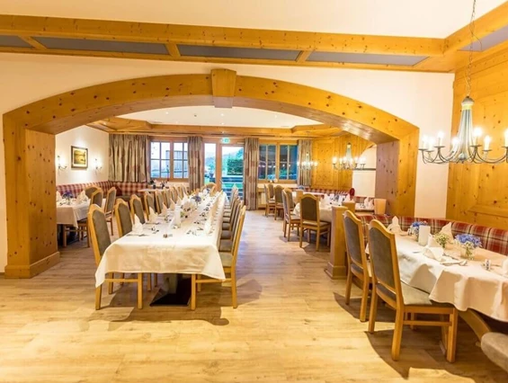 Hochzeit: Der kleinere Saal kann mit dem großen Festsaal verbunden werden - Hotel Gasthof Flatscher