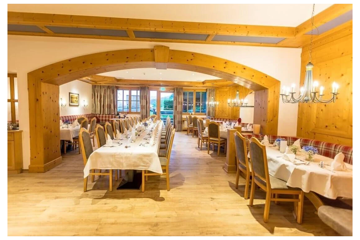 Hochzeit: Der kleinere Saal kann mit dem großen Festsaal verbunden werden - Hotel Gasthof Flatscher