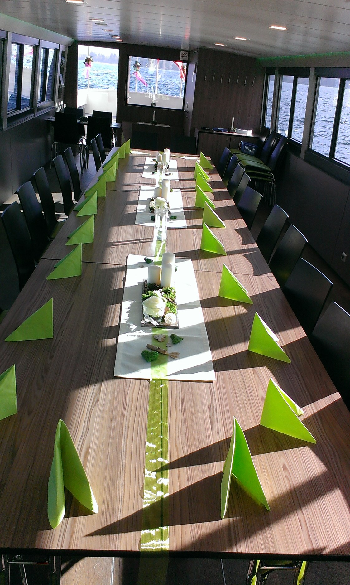 Hochzeit: Dekorationsvariante im Salon unter Deck - Mondsee Schifffahrt Hemetsberger
