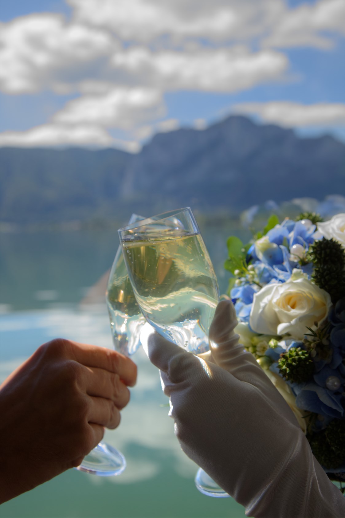 Hochzeit: Gratulation nach der Trauung an Bord - Mondsee Schifffahrt Hemetsberger