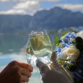 Hochzeit: Gratulation nach der Trauung an Bord - Mondsee Schifffahrt Hemetsberger