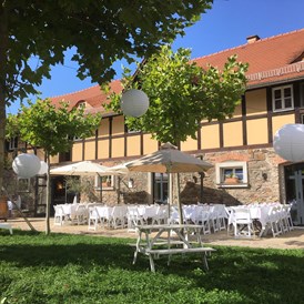 Hochzeit: Gutshof  - Gut Neumark