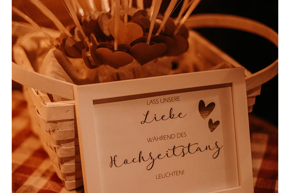 Hochzeitslocation: Am Almstadl in Gerlos findet ihr Liebe fürs Detail. - Almstadl - Winterhochzeit am Berg
