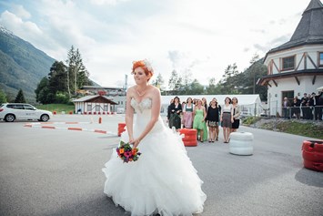 Hochzeit: Außenansicht des Drivingvillage (Tarrenz, Imst).
Foto © blitzkneisser.com - Drivingvillage Imst