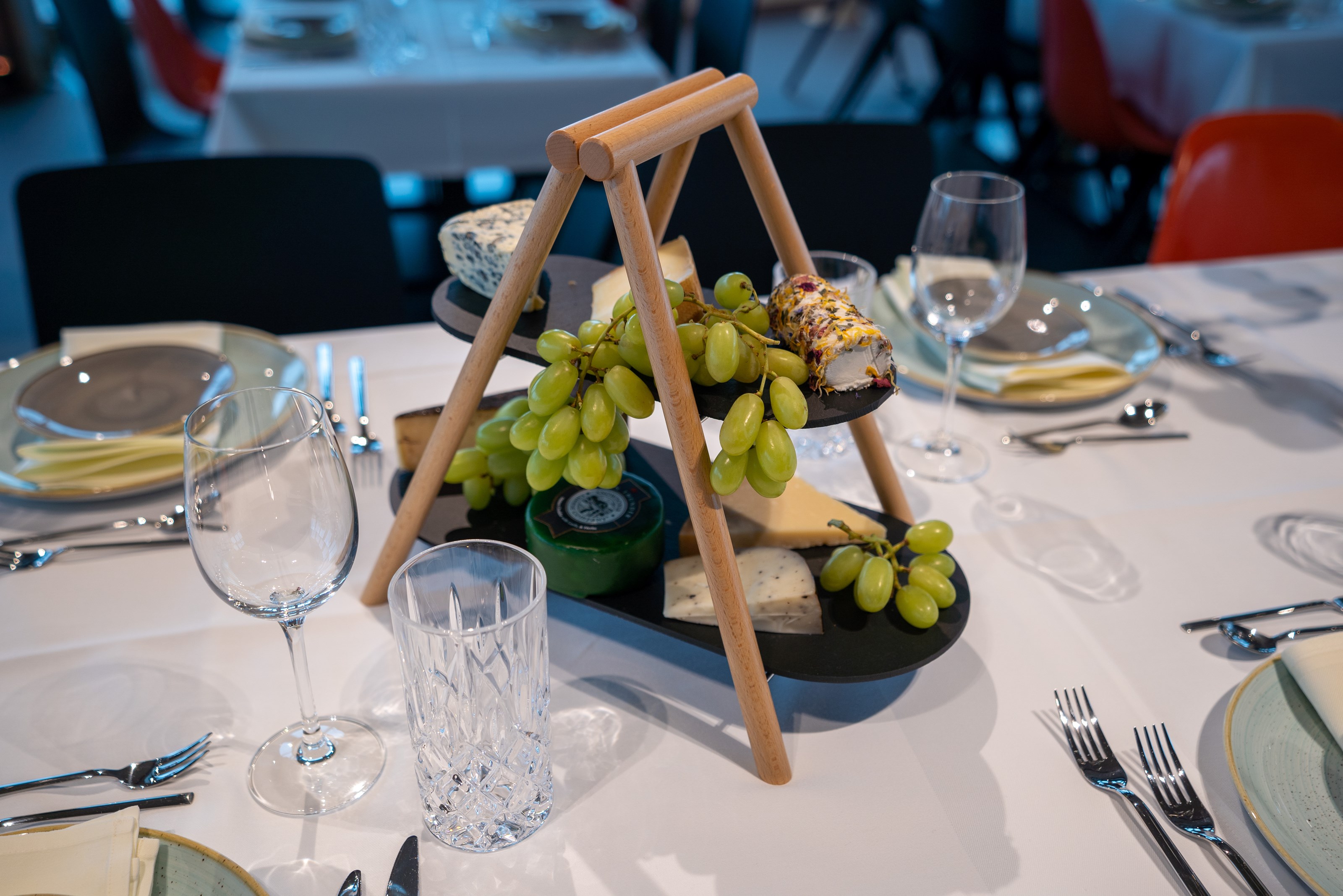 Hochzeitslocation: Käseplatte - DESIGN OFFICES Bonn Hauptbahnhof