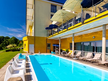 Hochzeit - Parkplatz: Busparkplatz - Passail - Hotel Liebmann Poolbereich - Hotel Liebmann