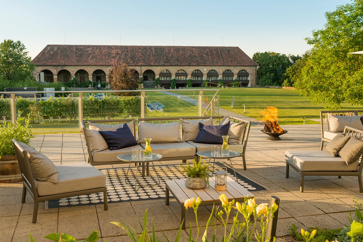 Hochzeitslocation: Hotel SCHLOSS SEGGAU - SchlossTavernen Terrasse - Hotel SCHLOSS SEGGAU