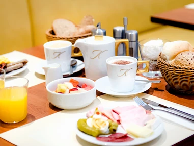 Hochzeitslocation: Kaiserliches Frühstücksbuffet - Einfach herrlich, wenn der erste Tag als Ehepaar mit dem kaiserlichen Frühstück beginnt. Zu zweit oder mit ausgewählten Hochzeitsgästen, ein gelungener Festabschluss. - Hotel Der Kaiserhof Ried im Innkreis