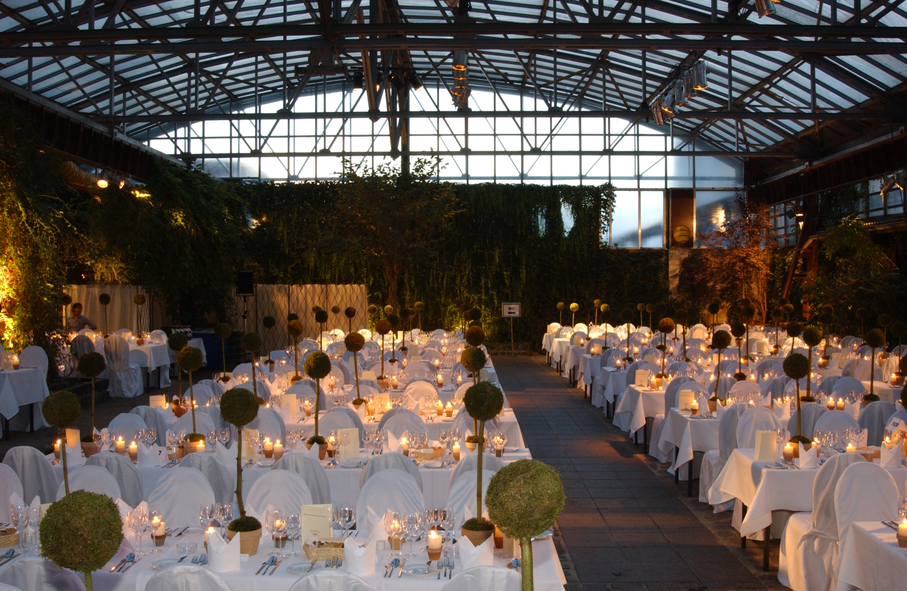 DIE HALLE Tor 2 Information about the banquet halls Beer garden