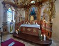 Hochzeit: Altar in der Kapelle - Schloss Neubruck