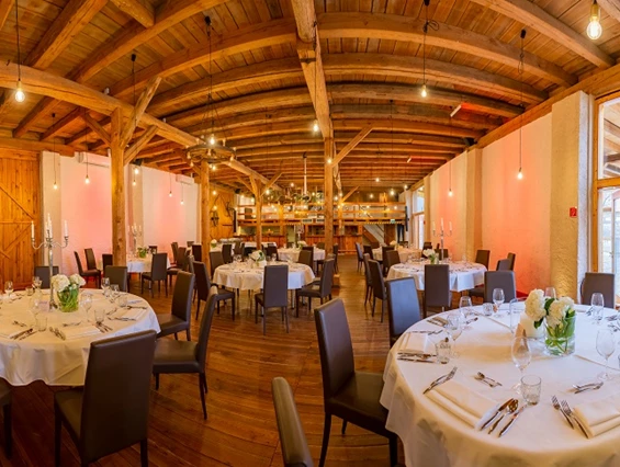 Hochzeitslocation: Im ACANTUS Hotel könnt ihr mit bis zu 200 Hochzeitsgästen eure Hochzeit feiern. - ACANTUS Hotel