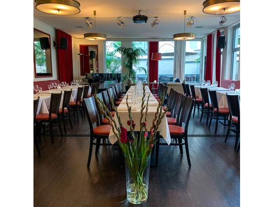 Hochzeitslocation: Das besondere Flair eines modernen Kaffeehauses mit Flügel, Equipement, gute Gastronomie und allen, was Ihre Hochzeit oder Privatfeier besonders machen kann. - Kaffeehaus Mila