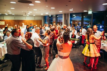 Hochzeit: Tanzen bis in die späten Morgenstunden im Parkhotel Hall in Tirol.
Foto © blitzkneisser.com - Parkhotel Hall