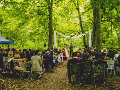 Mariage - Nuthe-Urstromtal - Eine Waldhochzeit auf Schloss Stülpe in Brandenburg. - Schloss Stülpe