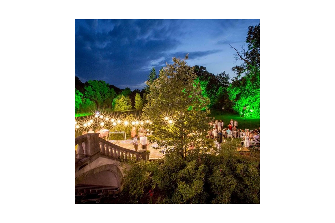 Hochzeitslocation: Beleuchteter Schlosspark - Schloss Stülpe