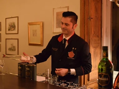 Hochzeitslocation: Unser Barkeeper - Schloss Stülpe