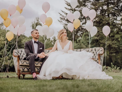 Mariage - Nuthe-Urstromtal - Das Schlossgarten bietet zahlreiche tolle Spots für traumhaft schöne Hochzeitsbilder.  - Schloss Stülpe