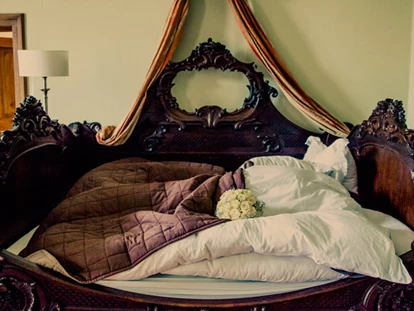 Mariage - Nuthe-Urstromtal - Wunderschönes Bett in der Hochzeitssuite. - Schloss Stülpe