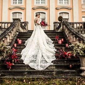 Hochzeit: Schlosstreppe (aus Gartenansicht) - Schloss Stülpe