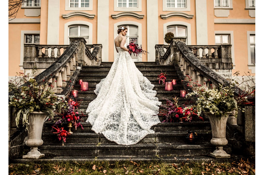 Hochzeit: Schlosstreppe (aus Gartenansicht) - Schloss Stülpe