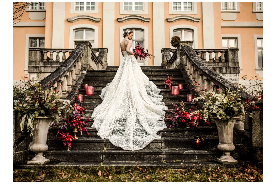 Hochzeitslocation: Schlosstreppe (aus Gartenansicht) - Schloss Stülpe