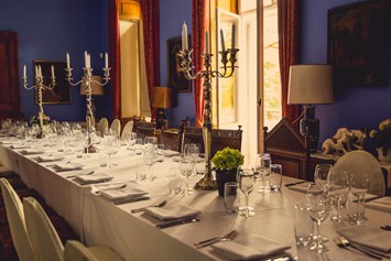 Hochzeit: Große Tafel im Blauen Salon. - Schloss Stülpe