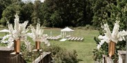 Hochzeit - Art der Location: Hotel - PLZ 15757 (Deutschland) - Eine Freie Gartentrauung im Schlosspark von Schloss Stülpe. - Schloss Stülpe