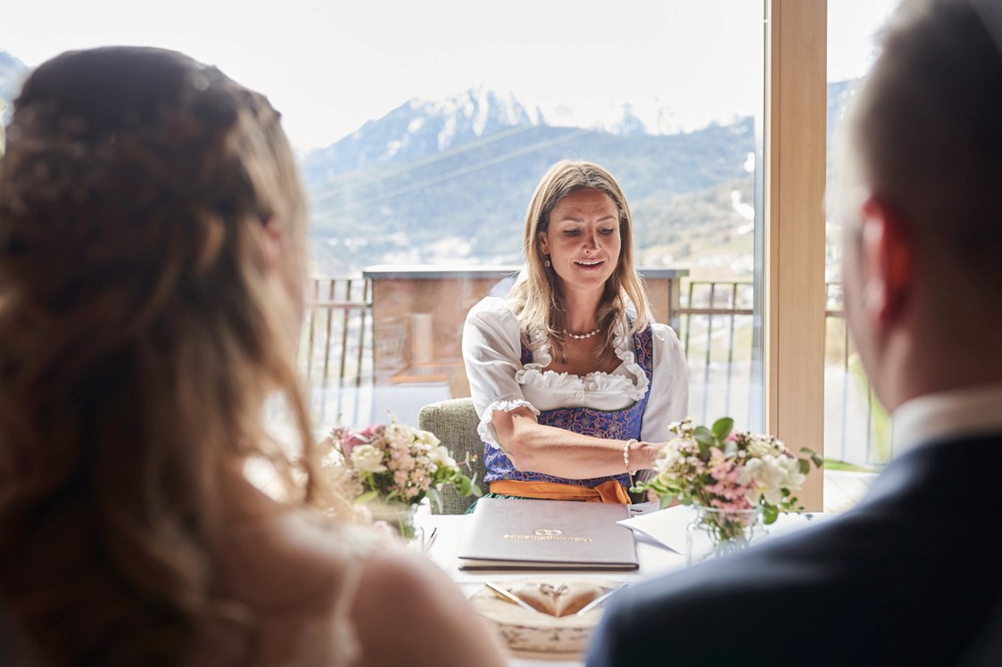 Hochzeit: Hochzeitslocation in Sölden mit Übernachtung in den Bergen. Freie Trauungen und Standesamtliche Trauungen. - Panorama Alm Sölden