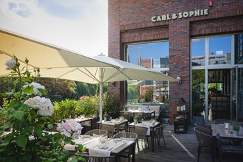 Hochzeit: Außenbereich  - CARL & SOPHIE Spree Restaurant