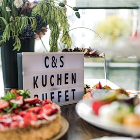 Hochzeit: Kuchen Buffett - CARL & SOPHIE Spree Restaurant