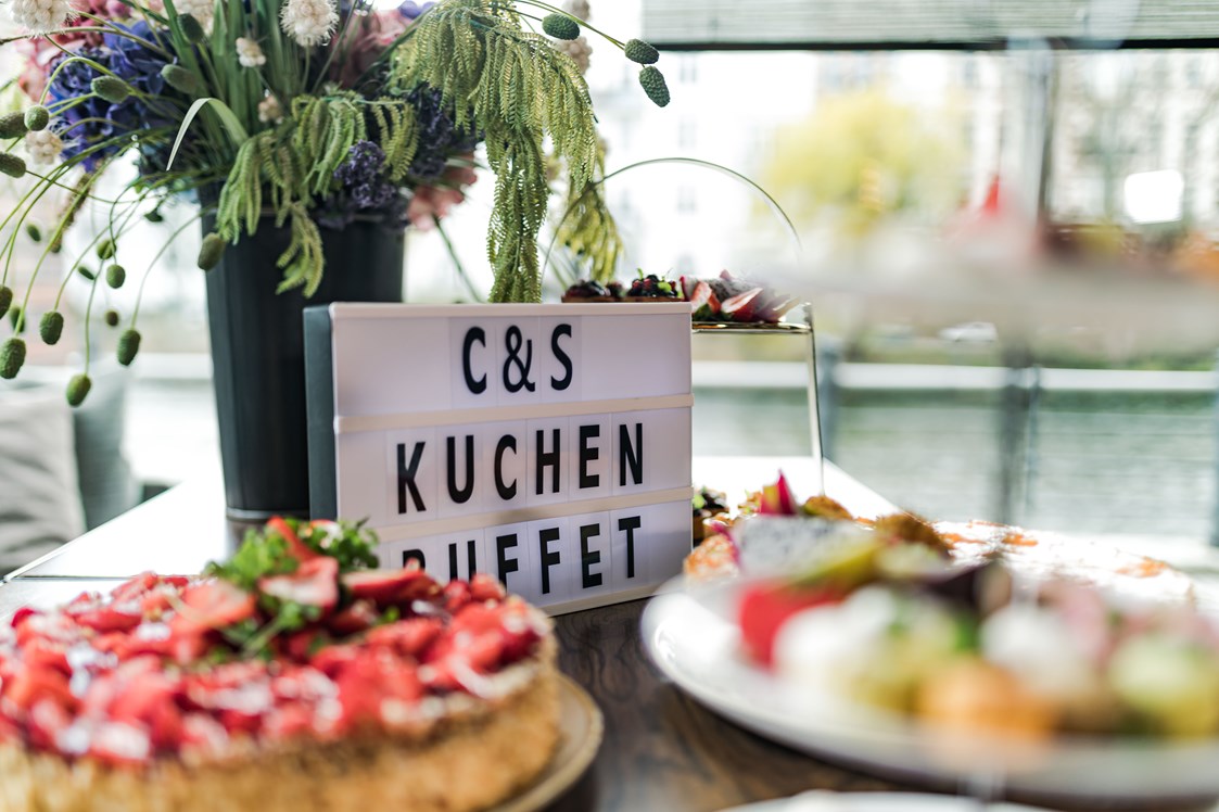 Hochzeit: Kuchen Buffett - CARL & SOPHIE Spree Restaurant