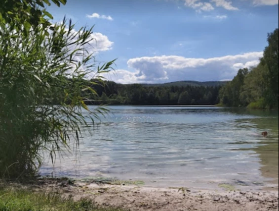 Hochzeitslocation: Sandstrandufer ca. 1km entfernet - Verwunschener See südlich von Hannover-Nähe Marienburg
