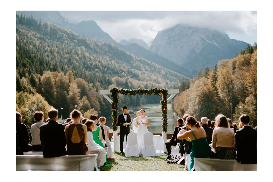 Hochzeitslocation: Trauung auf der Bergwiese am Riessersee in Garmisch-Partenkirchen - Riessersee Hotel Garmisch-Partenkirchen