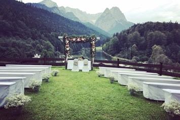 Hochzeit: Trauung auf der Bergwiese am Riessersee in Garmisch-Partenkirchen - Riessersee Hotel Garmisch-Partenkirchen