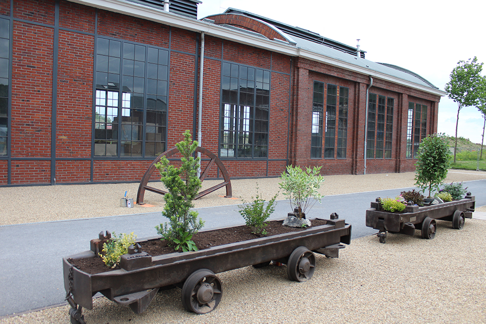 Lokschuppen und Grubenlüfter Shim Sham auf der Zeche Westfalen  Informations sur les salles de bal Hangar à moteur