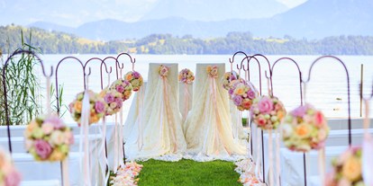 Hochzeit - Art der Location: Hotel - Schwyz - Zeremonie am See im Schloss-Park - Swiss-Chalet Merlischachen