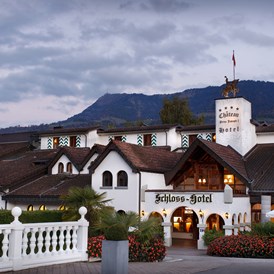 Hochzeit: Aussenansicht Schloss-Hotel - Swiss-Chalet Merlischachen